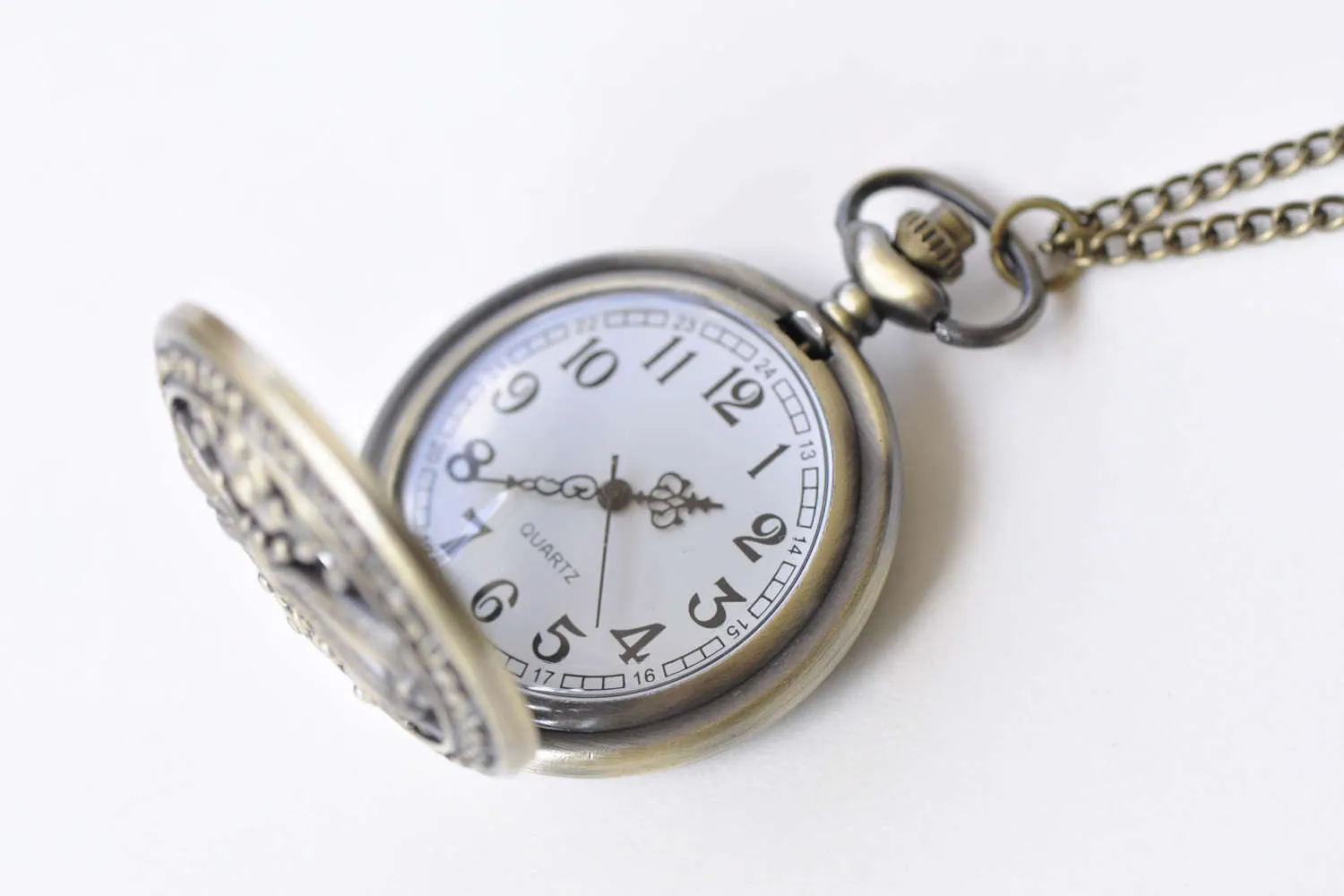 Antique Bronze Round Pocket Watch Necklace 47mm Set of 1 A8806