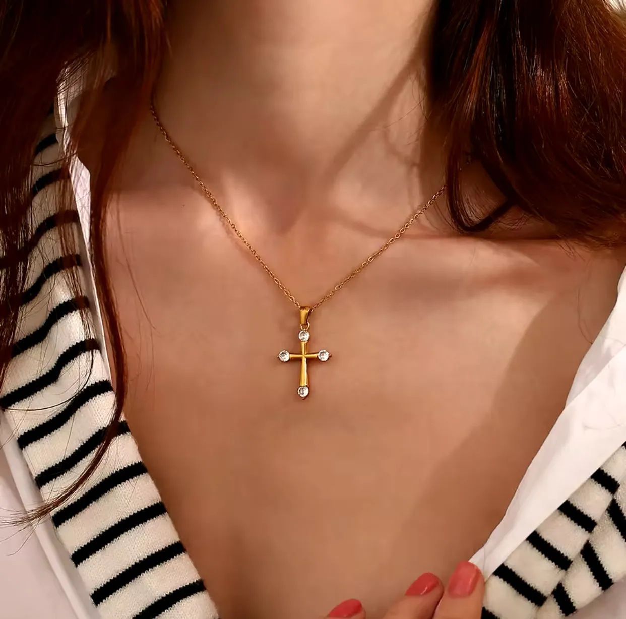 Eterna Cross Pendant 18k Gold Necklace